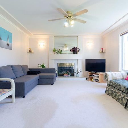 Great Guest Suite In A Gorgeous House Нью-Вестминстер Экстерьер фото