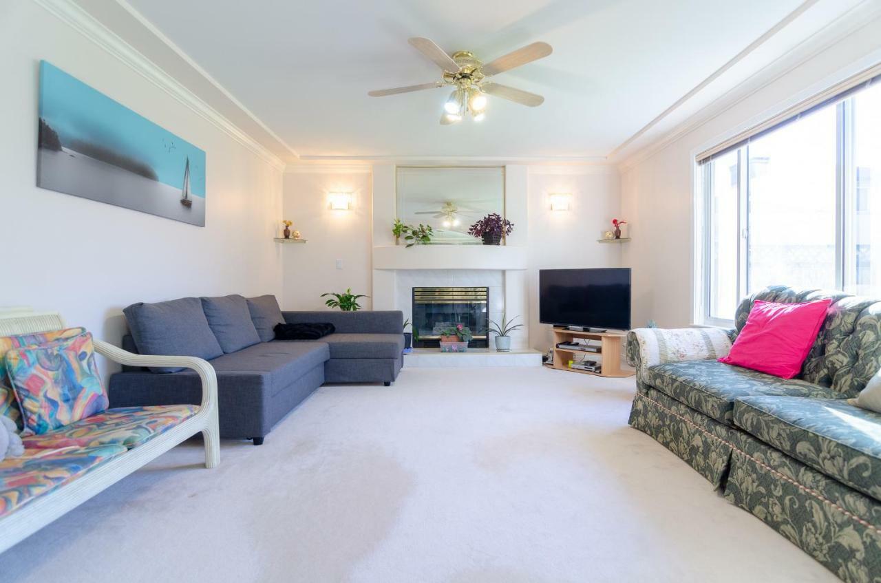 Great Guest Suite In A Gorgeous House Нью-Вестминстер Экстерьер фото