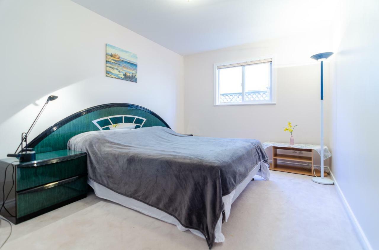Great Guest Suite In A Gorgeous House Нью-Вестминстер Экстерьер фото