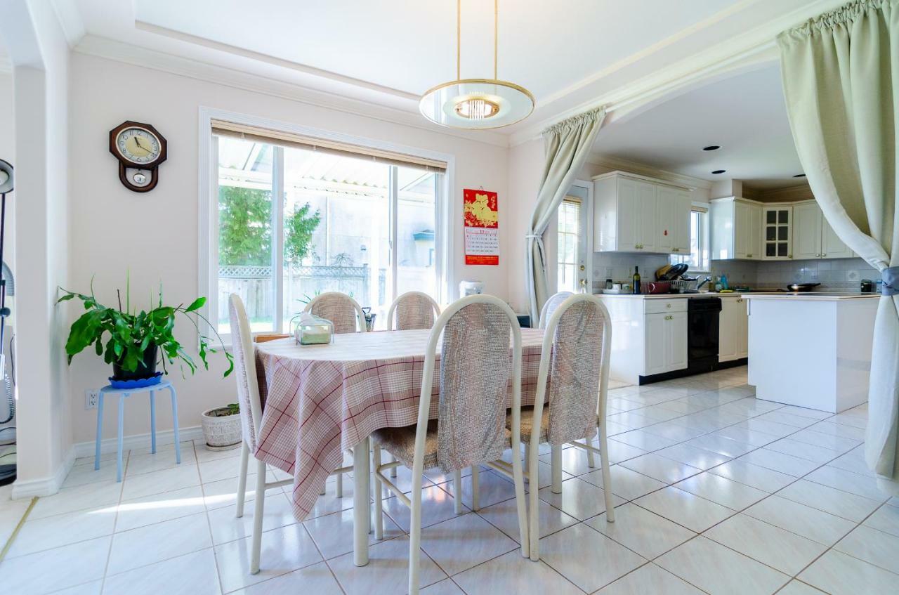 Great Guest Suite In A Gorgeous House Нью-Вестминстер Экстерьер фото