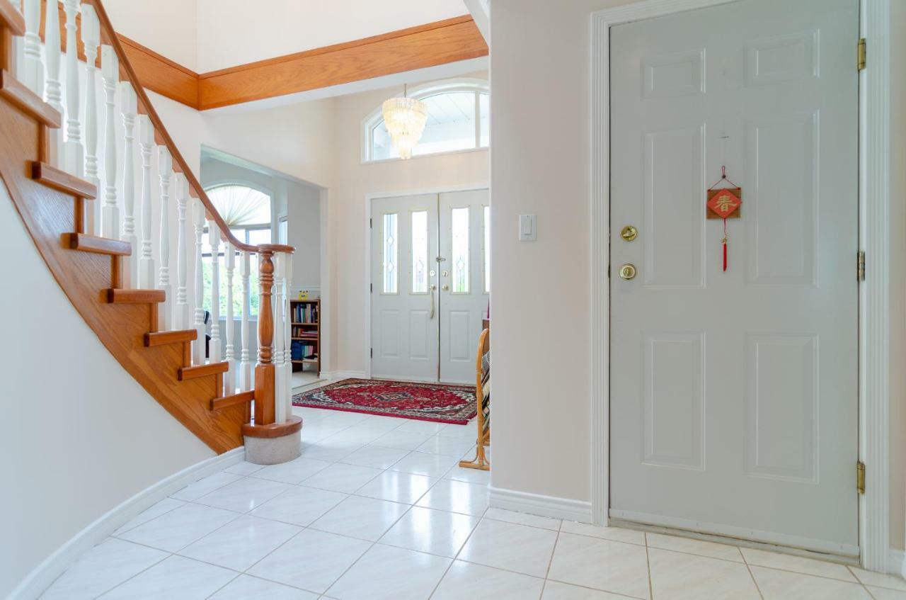 Great Guest Suite In A Gorgeous House Нью-Вестминстер Экстерьер фото