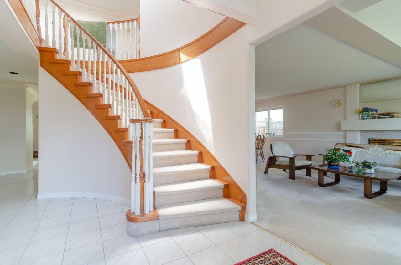 Great Guest Suite In A Gorgeous House Нью-Вестминстер Экстерьер фото